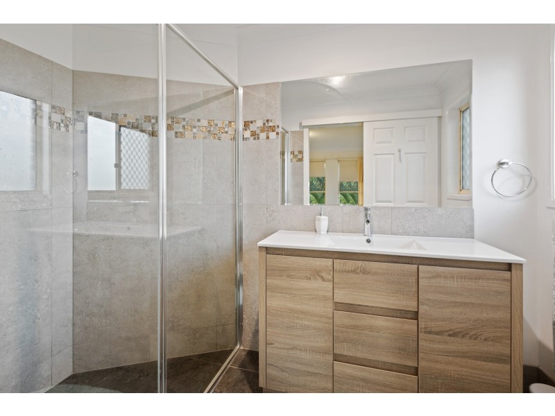 5 Bishop Place, Coopers Plains QLD 4108