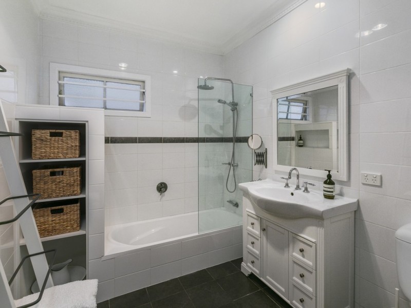 88 Cracknell Road, Annerley QLD 4103