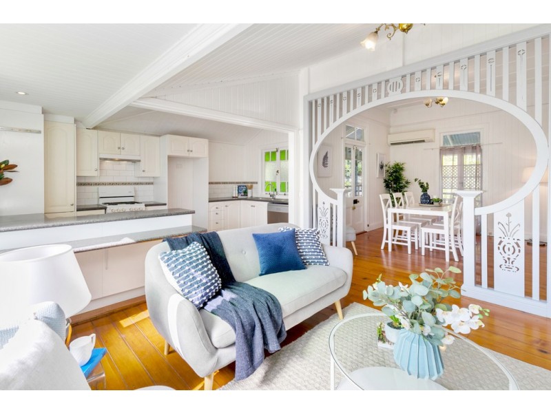 27 Mearns Street, Fairfield QLD 4103