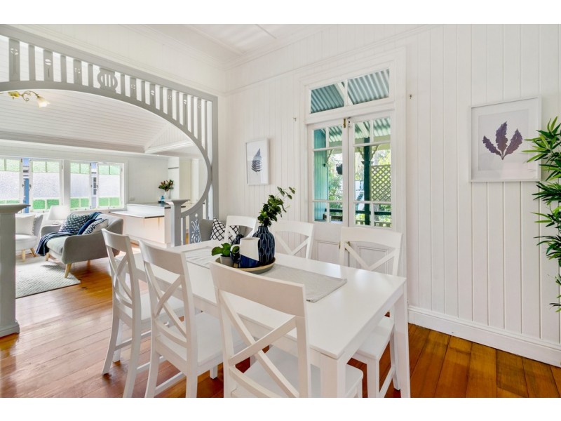 27 Mearns Street, Fairfield QLD 4103