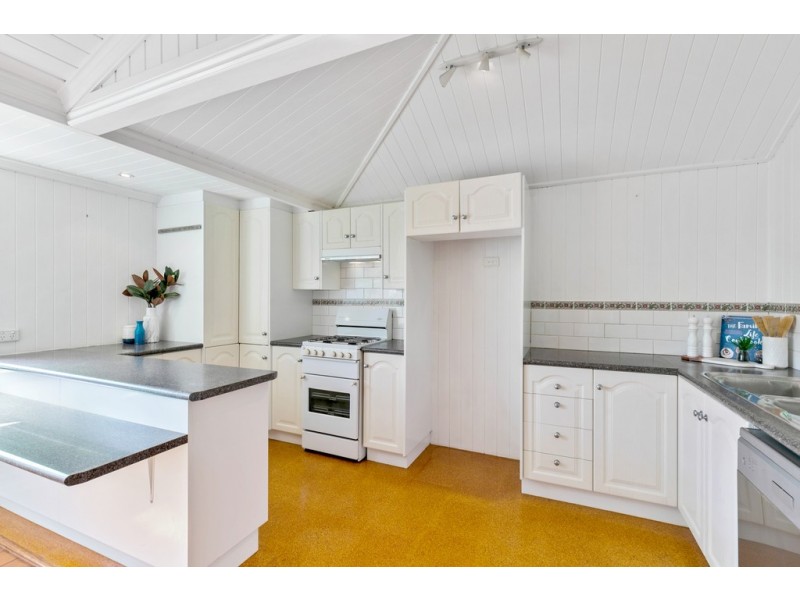 27 Mearns Street, Fairfield QLD 4103