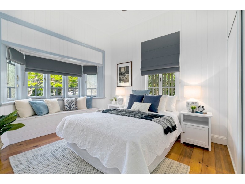 27 Mearns Street, Fairfield QLD 4103