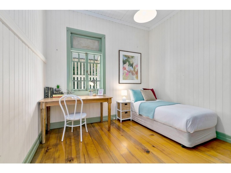 27 Mearns Street, Fairfield QLD 4103