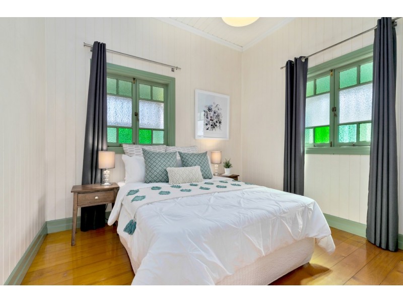 27 Mearns Street, Fairfield QLD 4103