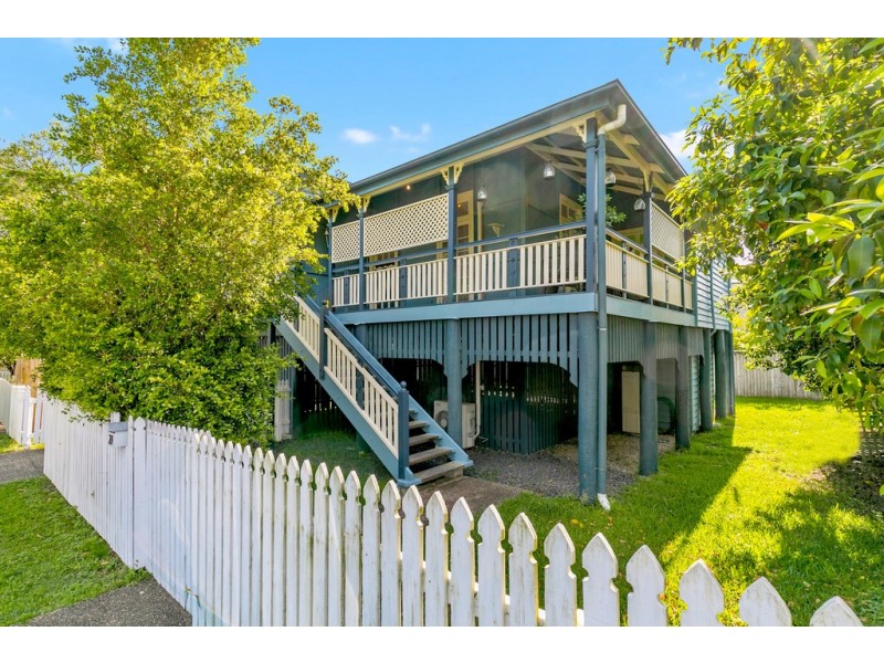 27 Mearns Street, Fairfield QLD 4103