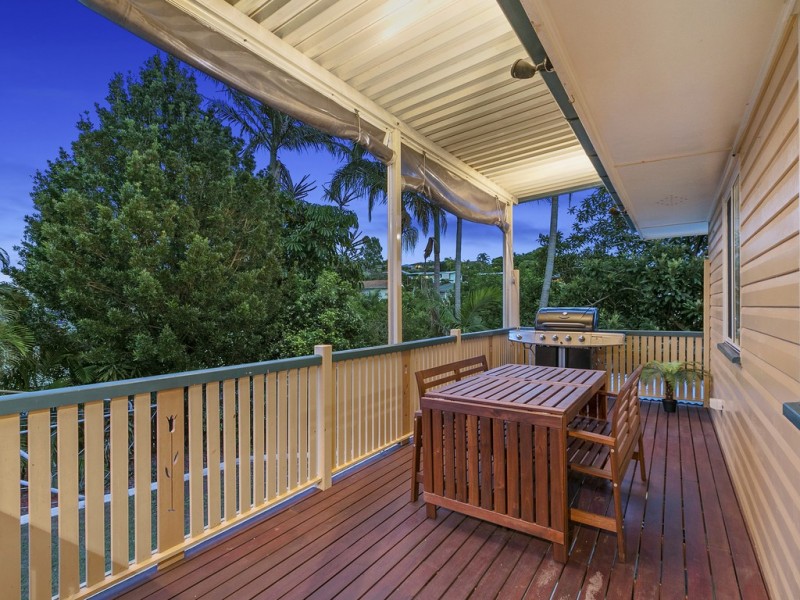 15 Casmaria Street, Mansfield QLD 4122