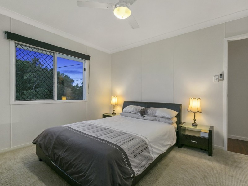 15 Casmaria Street, Mansfield QLD 4122