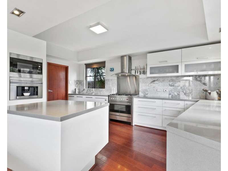 9 Military Close, Annerley QLD 4103