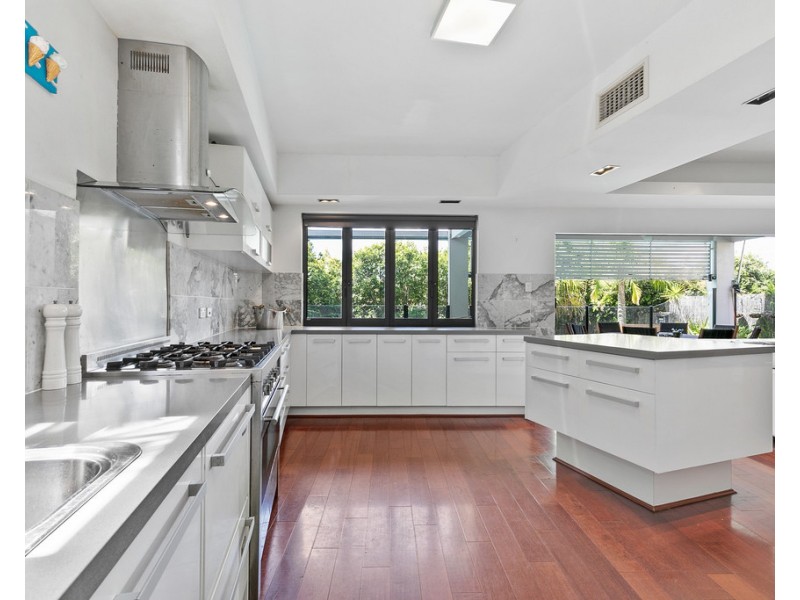 9 Military Close, Annerley QLD 4103