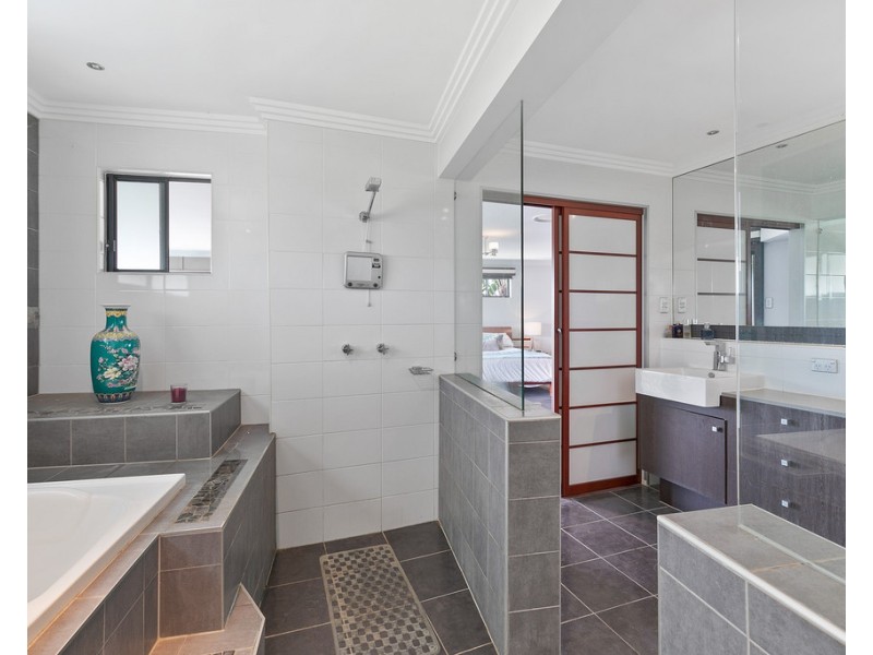 9 Military Close, Annerley QLD 4103