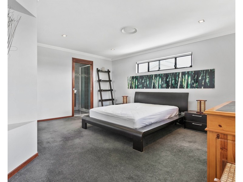 9 Military Close, Annerley QLD 4103