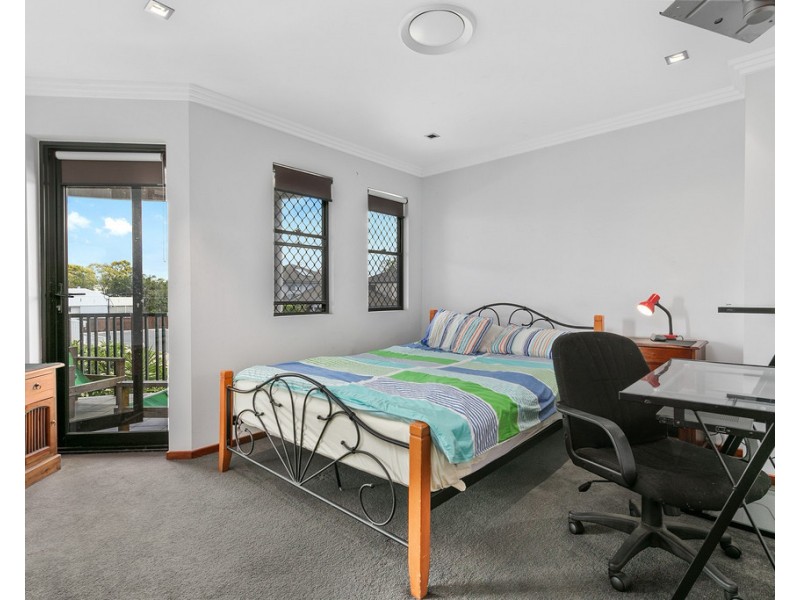 9 Military Close, Annerley QLD 4103