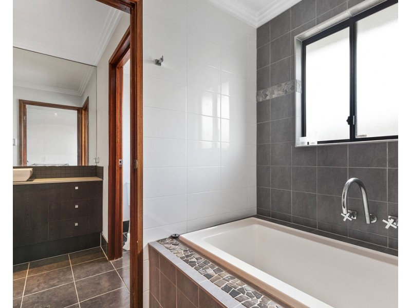 9 Military Close, Annerley QLD 4103