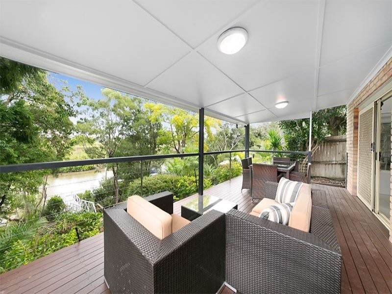 13 Vivian Street, Tennyson QLD 4105