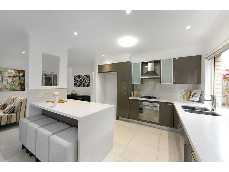 13 Vivian Street, Tennyson QLD 4105