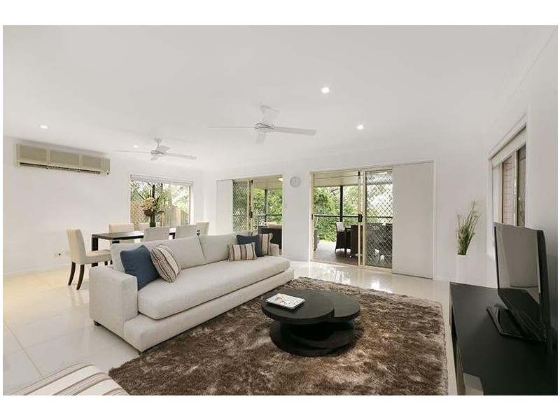 13 Vivian Street, Tennyson QLD 4105