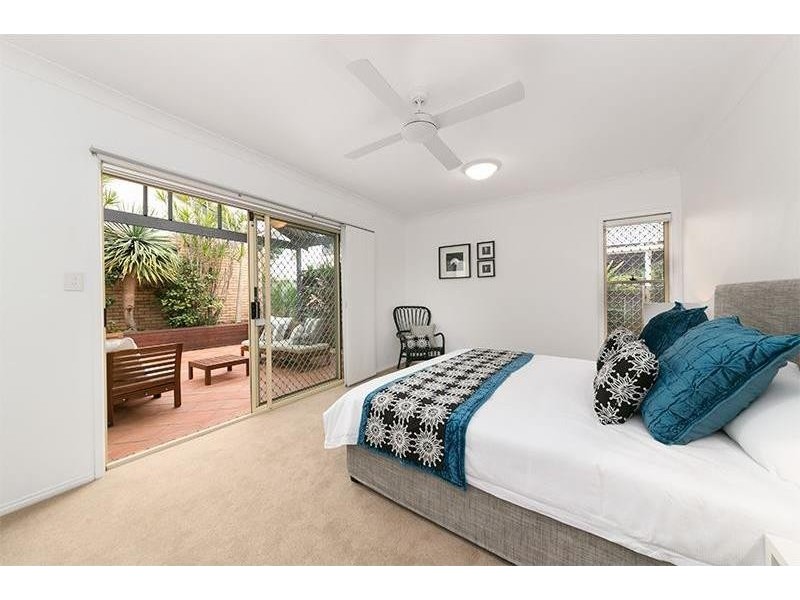 13 Vivian Street, Tennyson QLD 4105