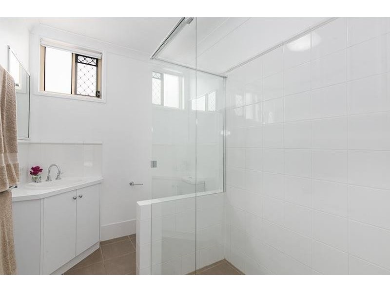 13 Vivian Street, Tennyson QLD 4105