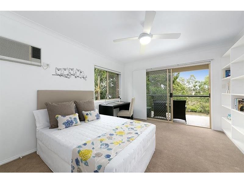 13 Vivian Street, Tennyson QLD 4105