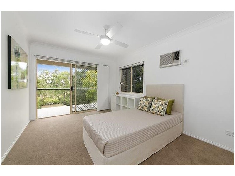 13 Vivian Street, Tennyson QLD 4105