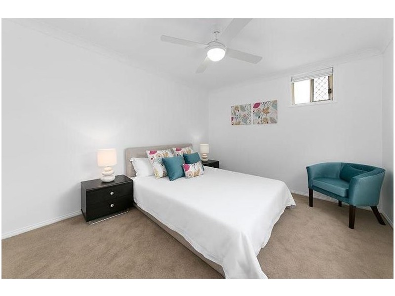 13 Vivian Street, Tennyson QLD 4105