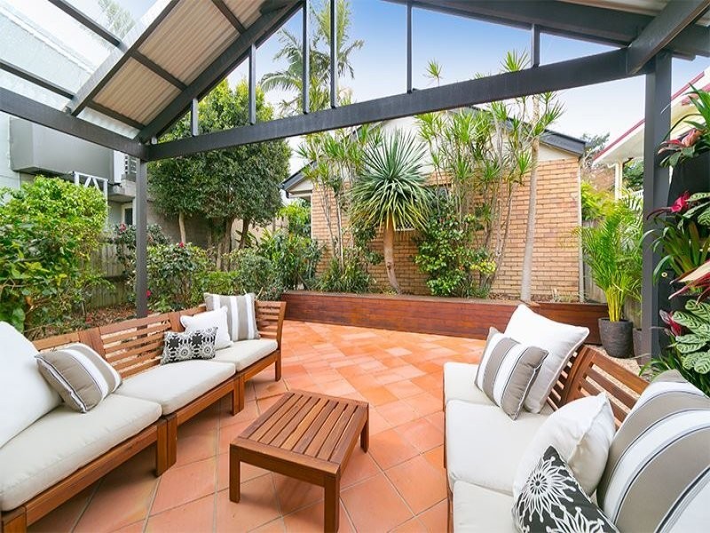 13 Vivian Street, Tennyson QLD 4105