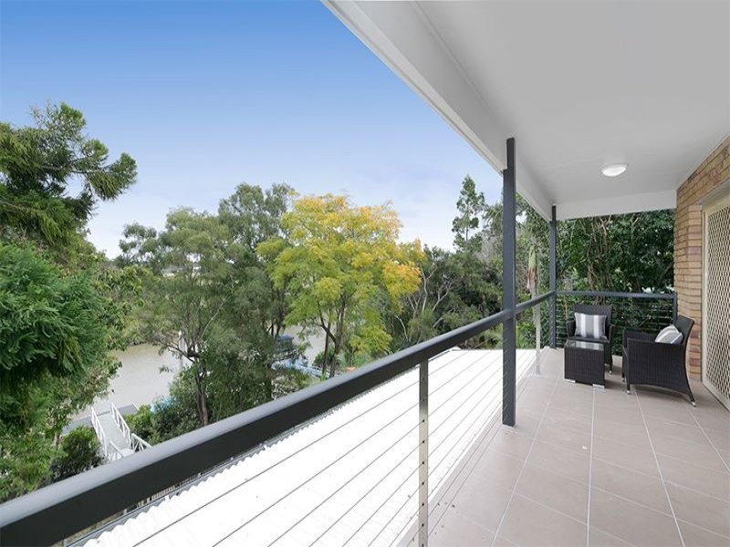 13 Vivian Street, Tennyson QLD 4105