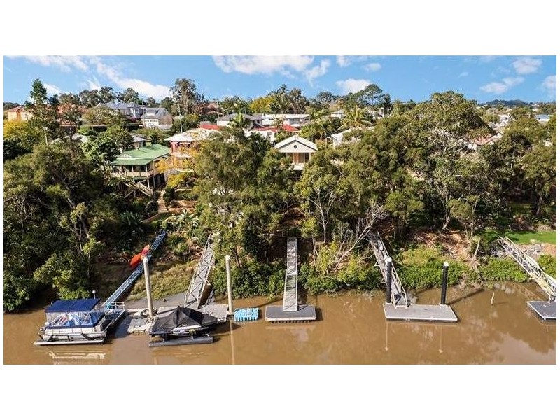 13 Vivian Street, Tennyson QLD 4105