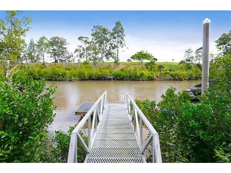 13 Vivian Street, Tennyson QLD 4105