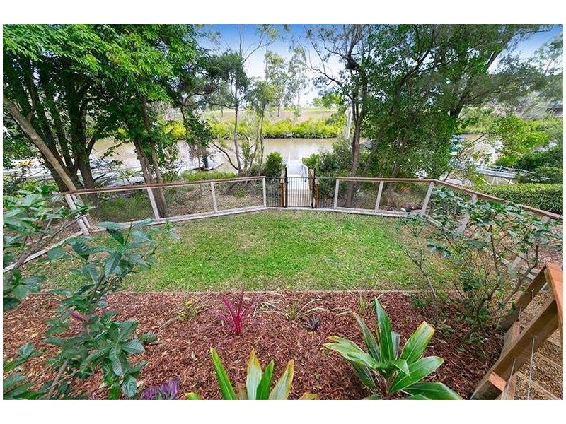 13 Vivian Street, Tennyson QLD 4105