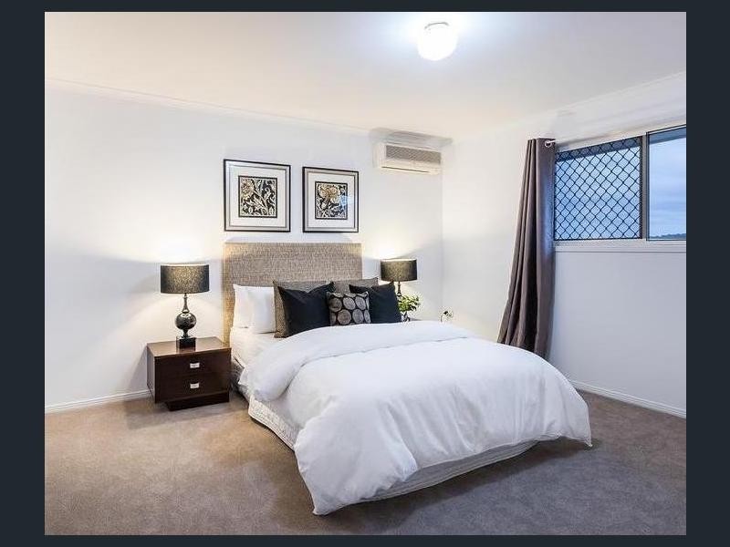 5 Conifer Street, Carindale QLD 4152