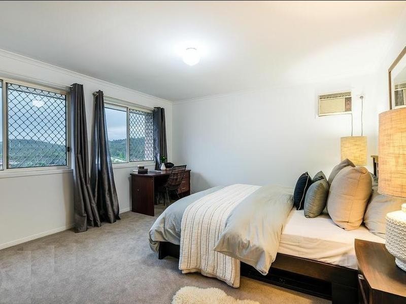 5 Conifer Street, Carindale QLD 4152