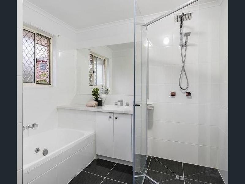 5 Conifer Street, Carindale QLD 4152