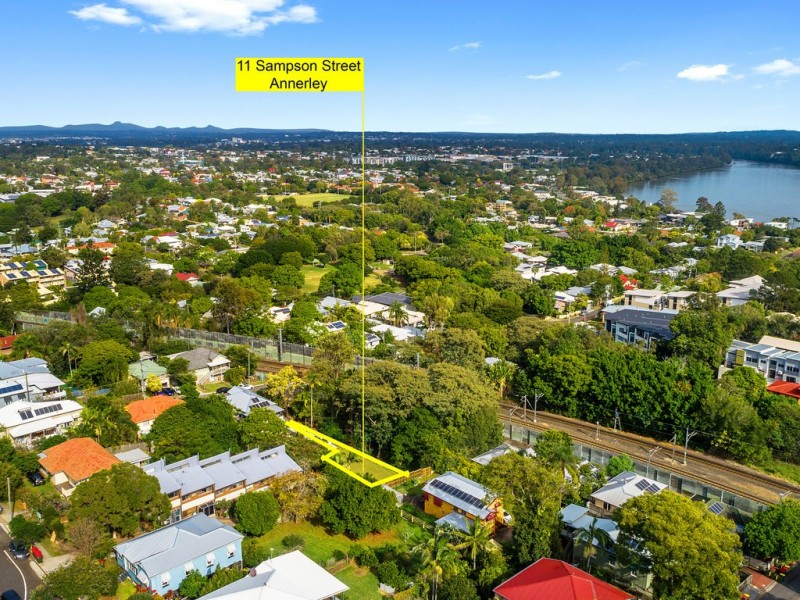 11 Sampson Street, Annerley QLD 4103
