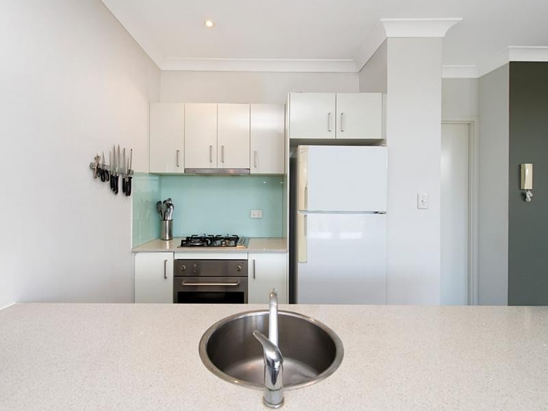 8/65 Park Road, Yeronga QLD 4104