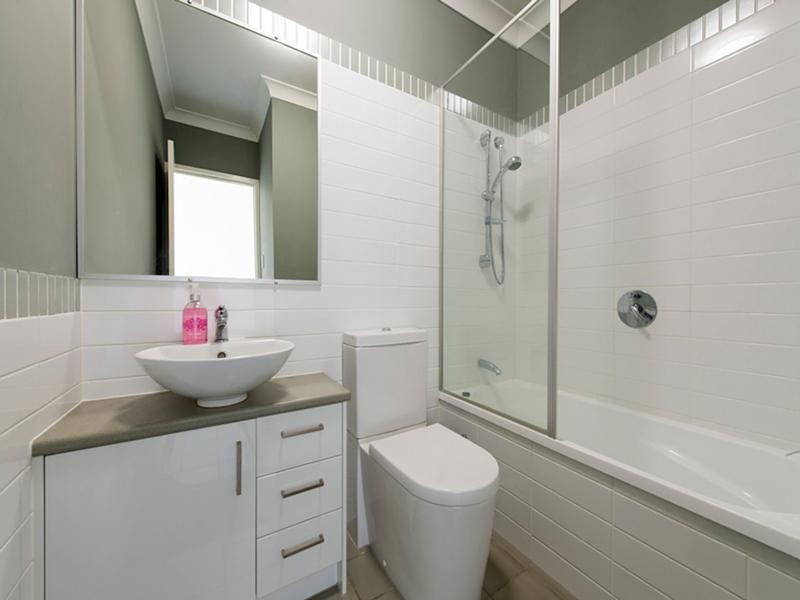 8/65 Park Road, Yeronga QLD 4104