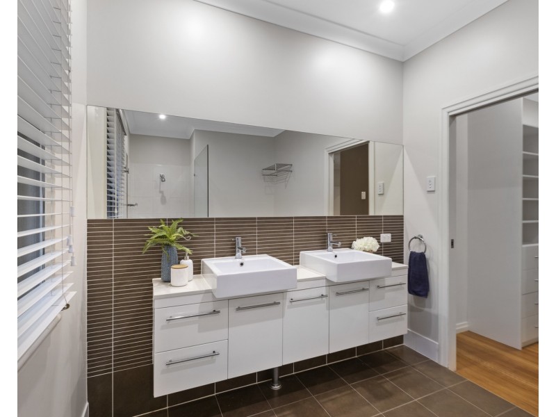 37 Cavillon Street, Holland Park QLD 4121