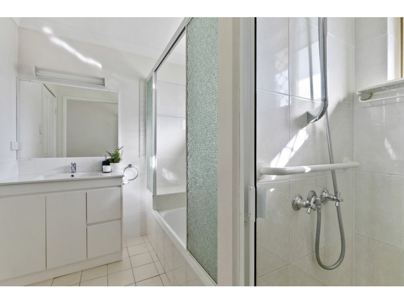 1/18 Kingsley Parade, Yeronga QLD 4104