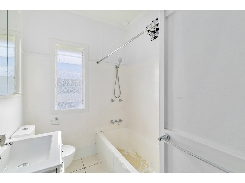 92 Cedar Street, Greenslopes QLD 4120