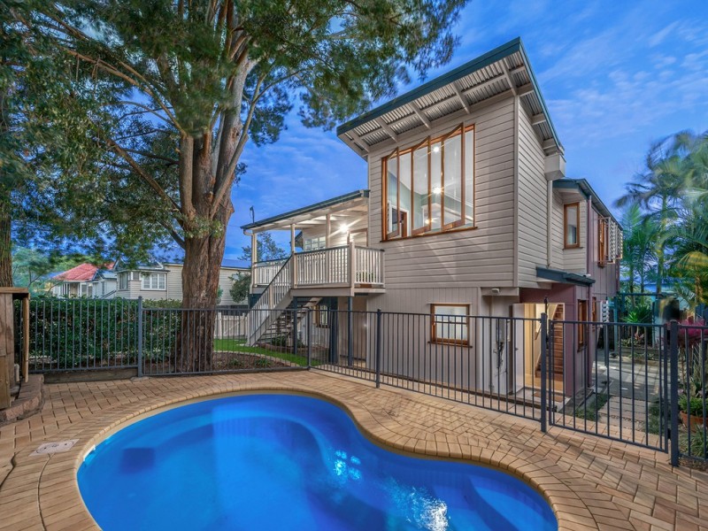 19 Mearns Street, Fairfield QLD 4103