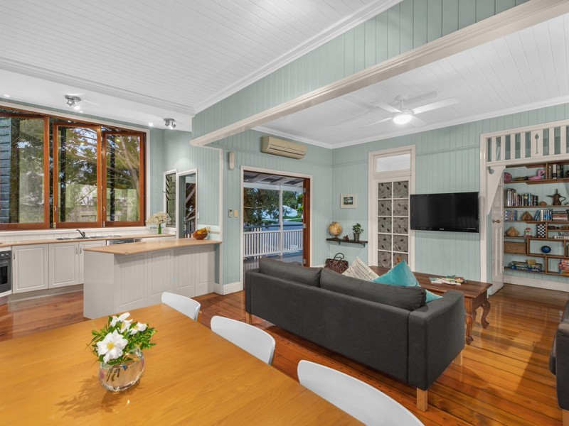 19 Mearns Street, Fairfield QLD 4103