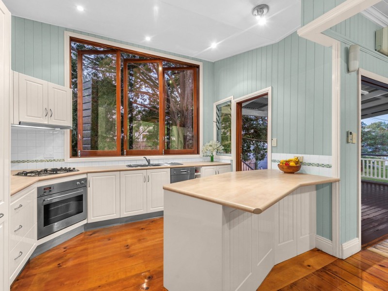 19 Mearns Street, Fairfield QLD 4103