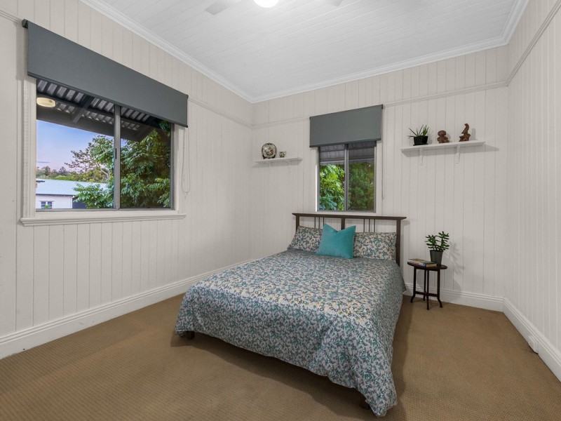 19 Mearns Street, Fairfield QLD 4103