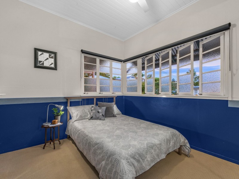 19 Mearns Street, Fairfield QLD 4103