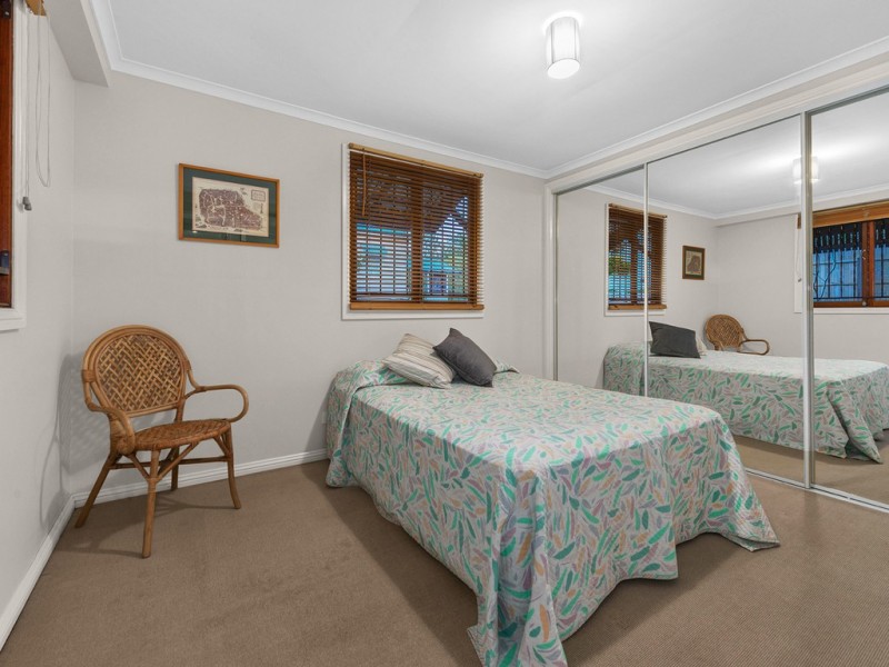 19 Mearns Street, Fairfield QLD 4103