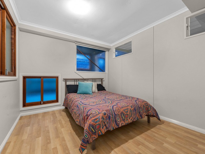 19 Mearns Street, Fairfield QLD 4103