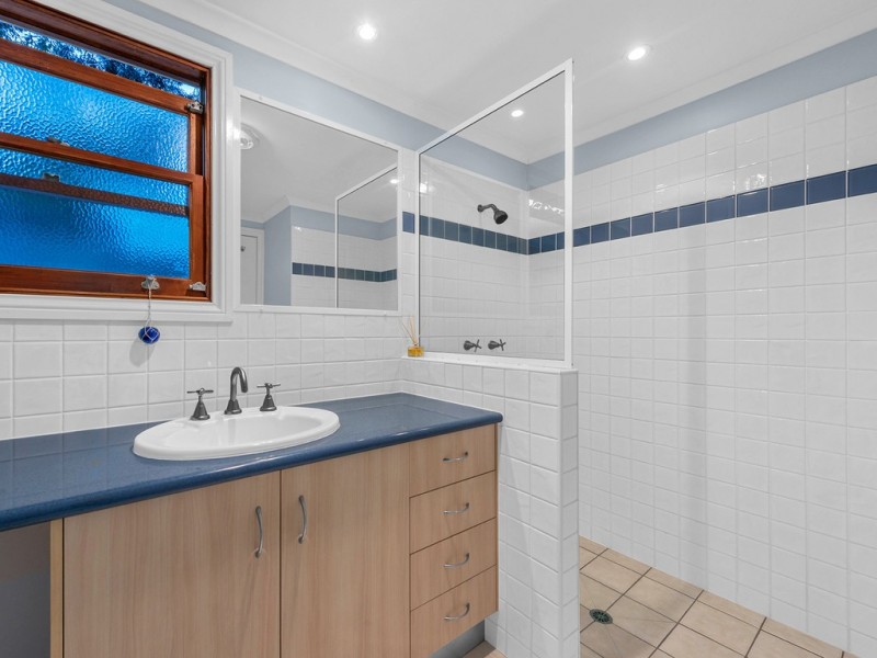 19 Mearns Street, Fairfield QLD 4103