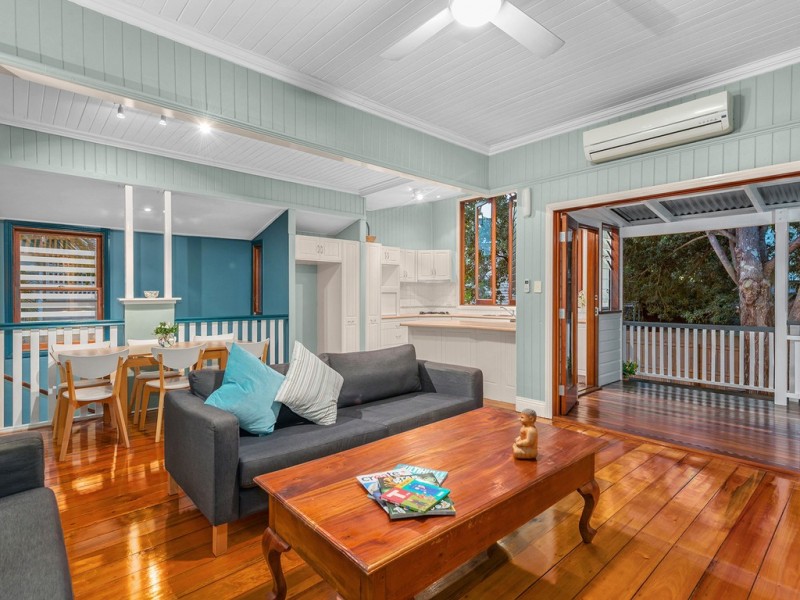 19 Mearns Street, Fairfield QLD 4103