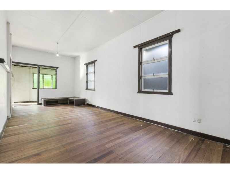 11 Harrogate Street, Woolloongabba QLD 4102