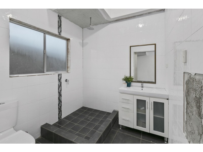 111 Juliette Street, Greenslopes QLD 4120